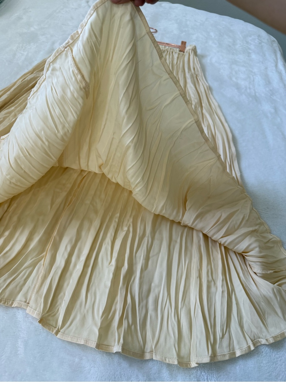 H&M Cream Pleated Maxi Skirt Satin Flowy Boho Ibiza Style Medium - Picture 4 of 8